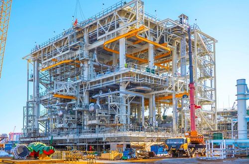 中企承建加拿大LNG工廠交付首個(gè)核心工藝模塊，工程建設(shè)穩(wěn)步推進(jìn)