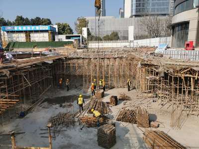 兩手抓兩手硬 | 記者實(shí)探南京建筑工地，如何織牢戰(zhàn)疫“防護(hù)網(wǎng)”推進(jìn)工程建設(shè)